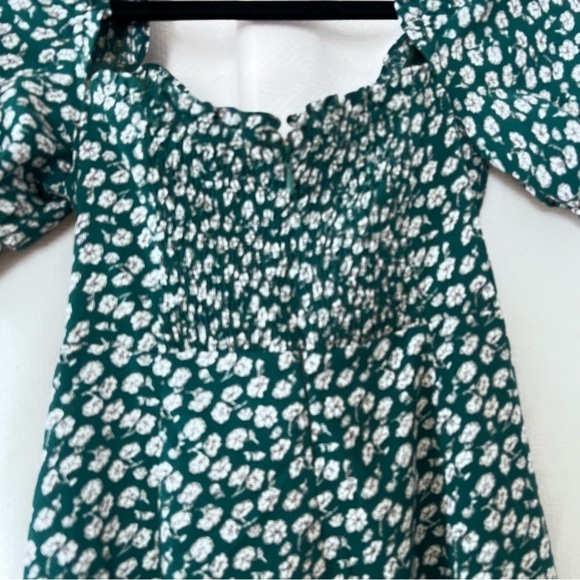 Hello Molly Walk On Faith Dress in Green And White Floral
Size XS - Picture 9 of 15